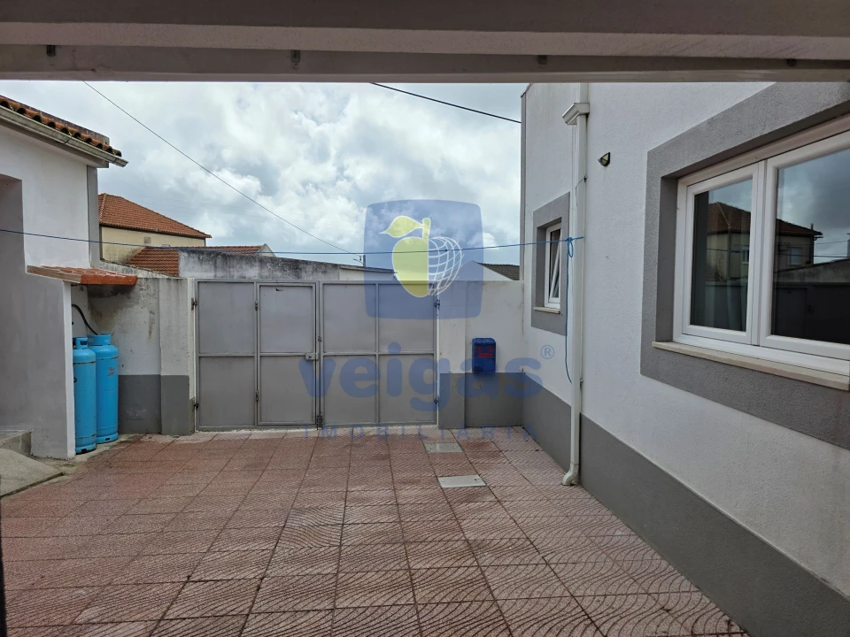 Moradia T5 para Venda em Usseira Foto 46