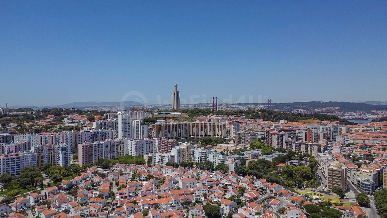 Apartamento T3 para Venda em Almada, Cova da Piedade, Pragal e Cacilhas Foto 60