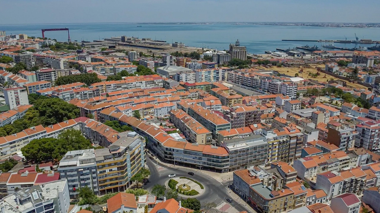 Apartamento T3 para Venda em Almada, Cova da Piedade, Pragal e Cacilhas Foto 59