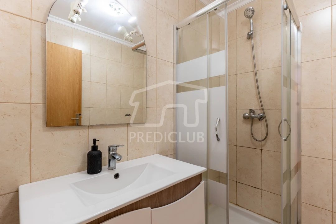 Apartamento T2 para Venda em Caniço Foto 9