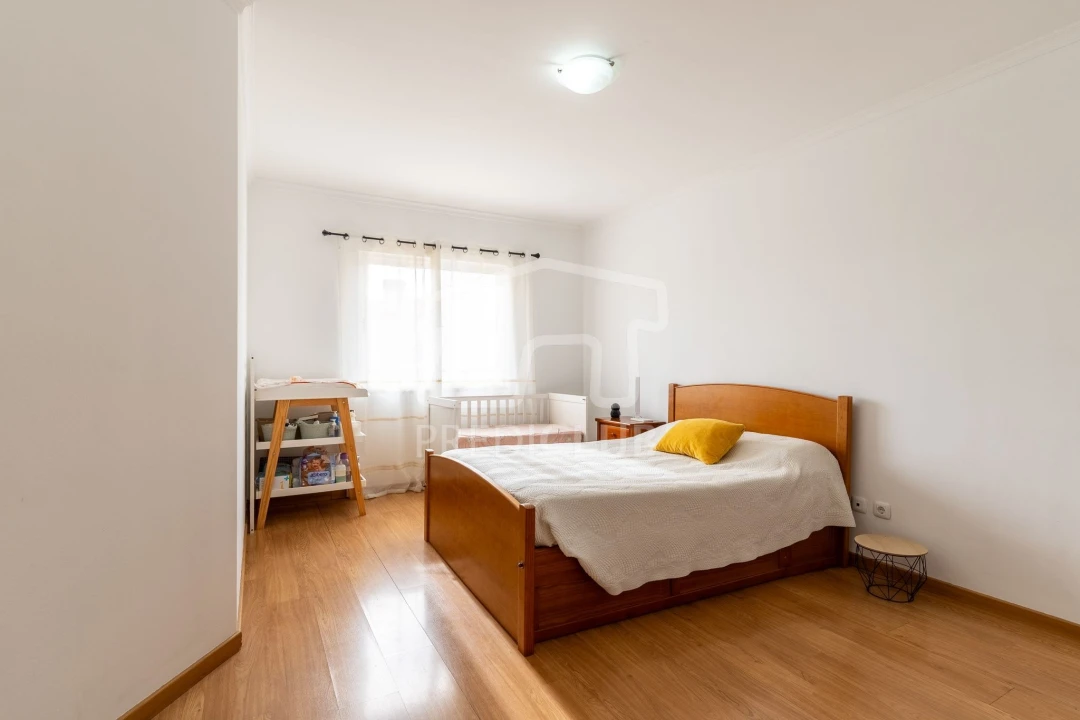 Apartamento T2 para Venda em Caniço Foto 11