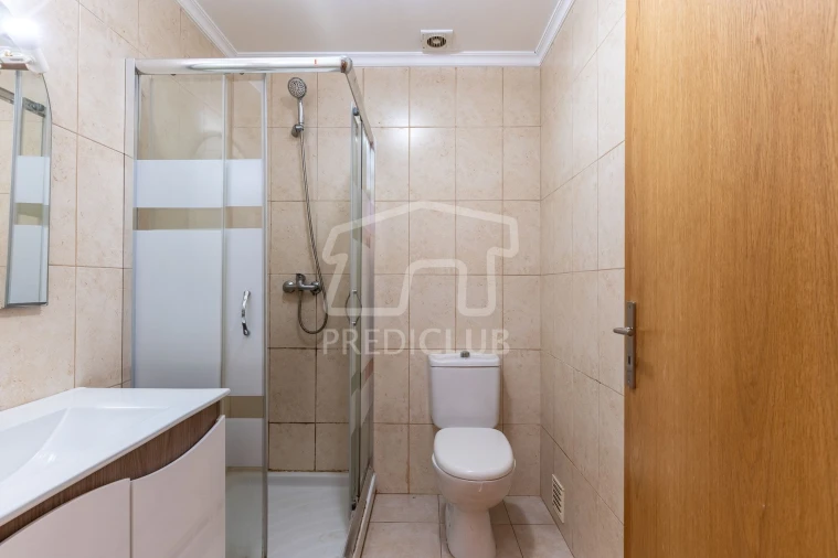 Apartamento T2 para Venda em Caniço Foto 8