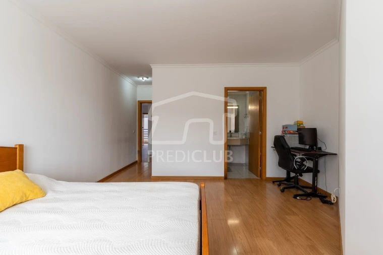 Apartamento T2 para Venda em Caniço Foto 13