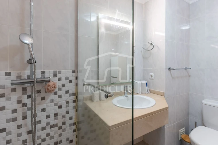 Apartamento T2 para Venda em Caniço Foto 15