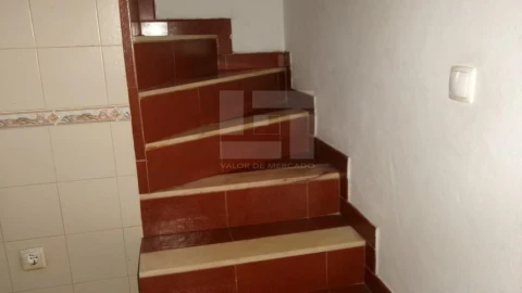 Prédio para Venda em Alvito