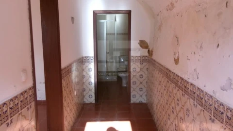 Prédio para Venda em Alvito
