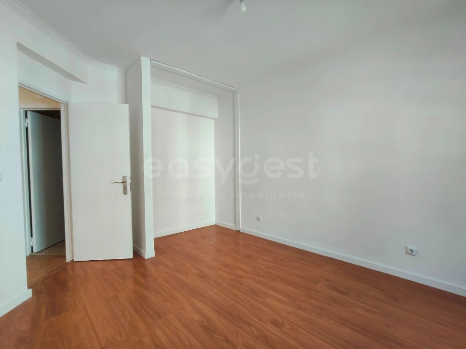 Apartamento T2 para Venda em Algueirão-Mem Martins Foto 9