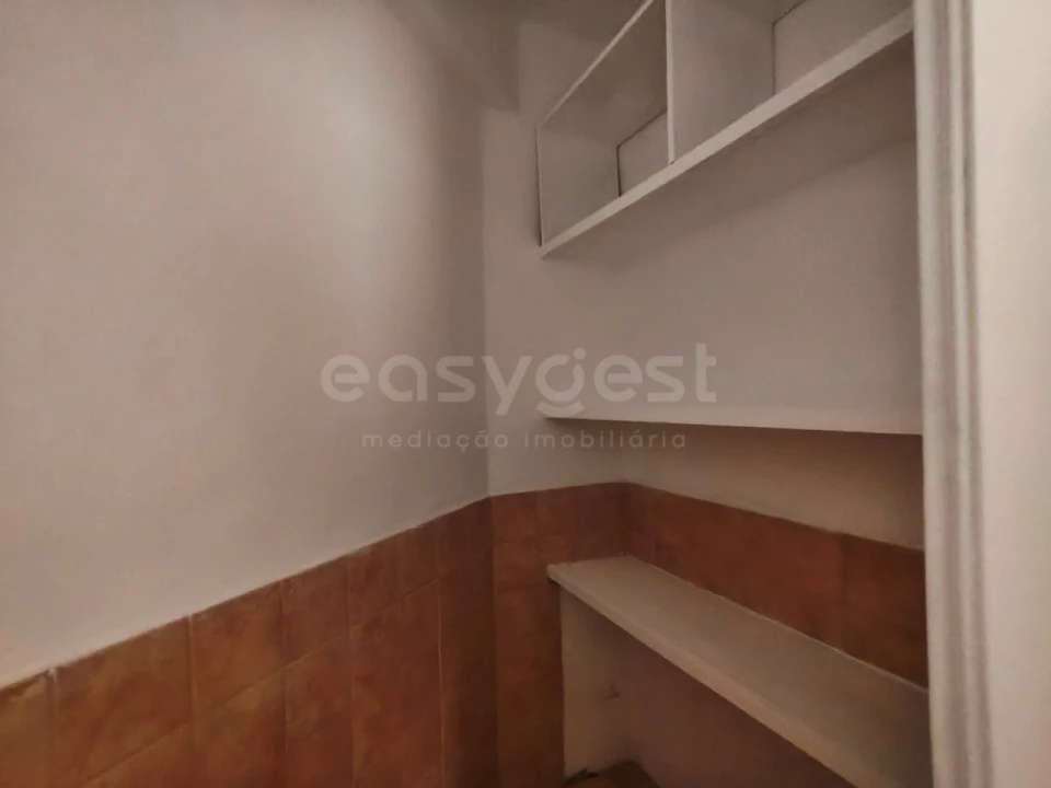 Apartamento T2 para Venda em Algueirão-Mem Martins Foto 16