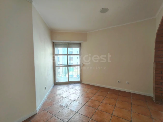 Apartamento T2 para Venda em Algueirão-Mem Martins Foto 2