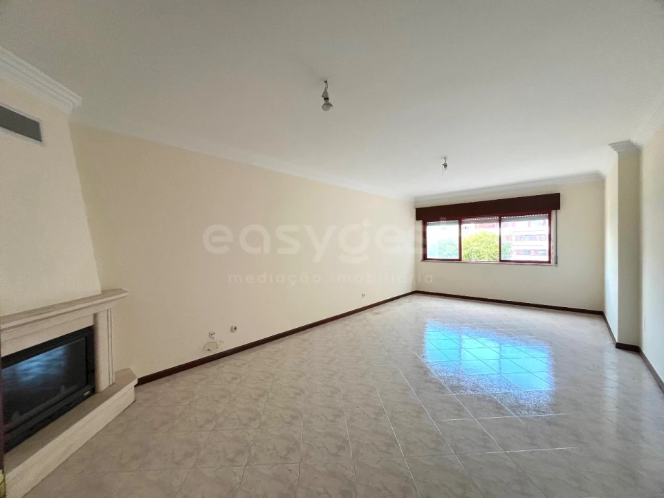 Apartamento T2 para Venda em Algueirão-Mem Martins Foto 2