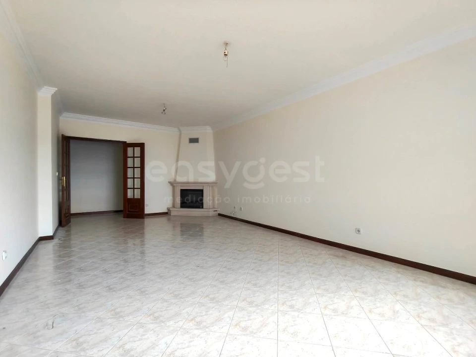 Apartamento T2 para Venda em Algueirão-Mem Martins Foto 3