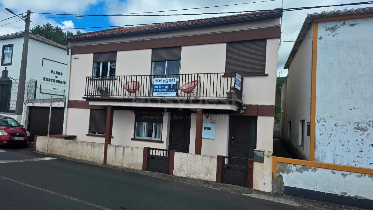 Moradia T5 para Venda em Terra Chã Foto 1