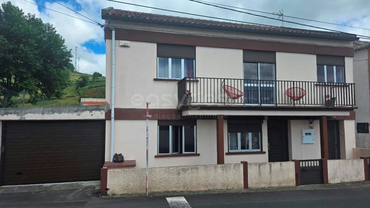 Moradia T5 para Venda em Terra Chã Foto 2