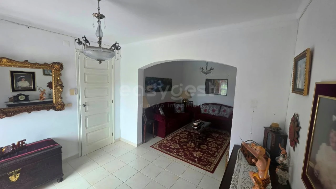 Moradia T5 para Venda em Terra Chã Foto 4