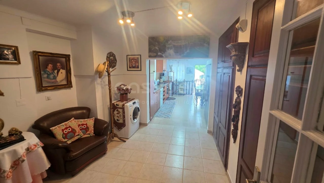 Moradia T5 para Venda em Terra Chã Foto 10