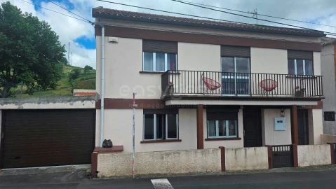 Moradia T5 para Venda em Terra Chã