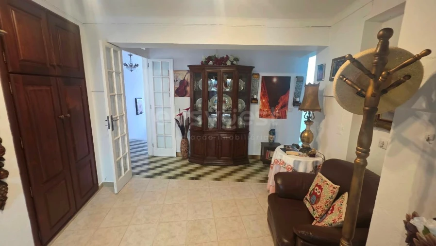 Moradia T5 para Venda em Terra Chã Foto 6