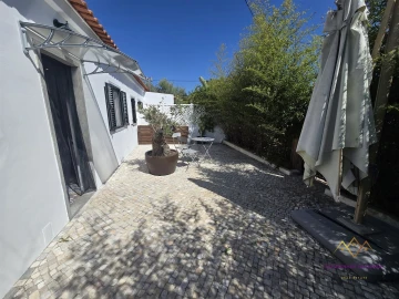 Apartamento T1 para Arrendamento em Santa Maria e São Miguel, São Martinho, São Pedro Penaferrim