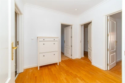 Apartamento T3 para Arrendamento em Santa Maria e São Miguel, São Martinho, São Pedro Penaferrim