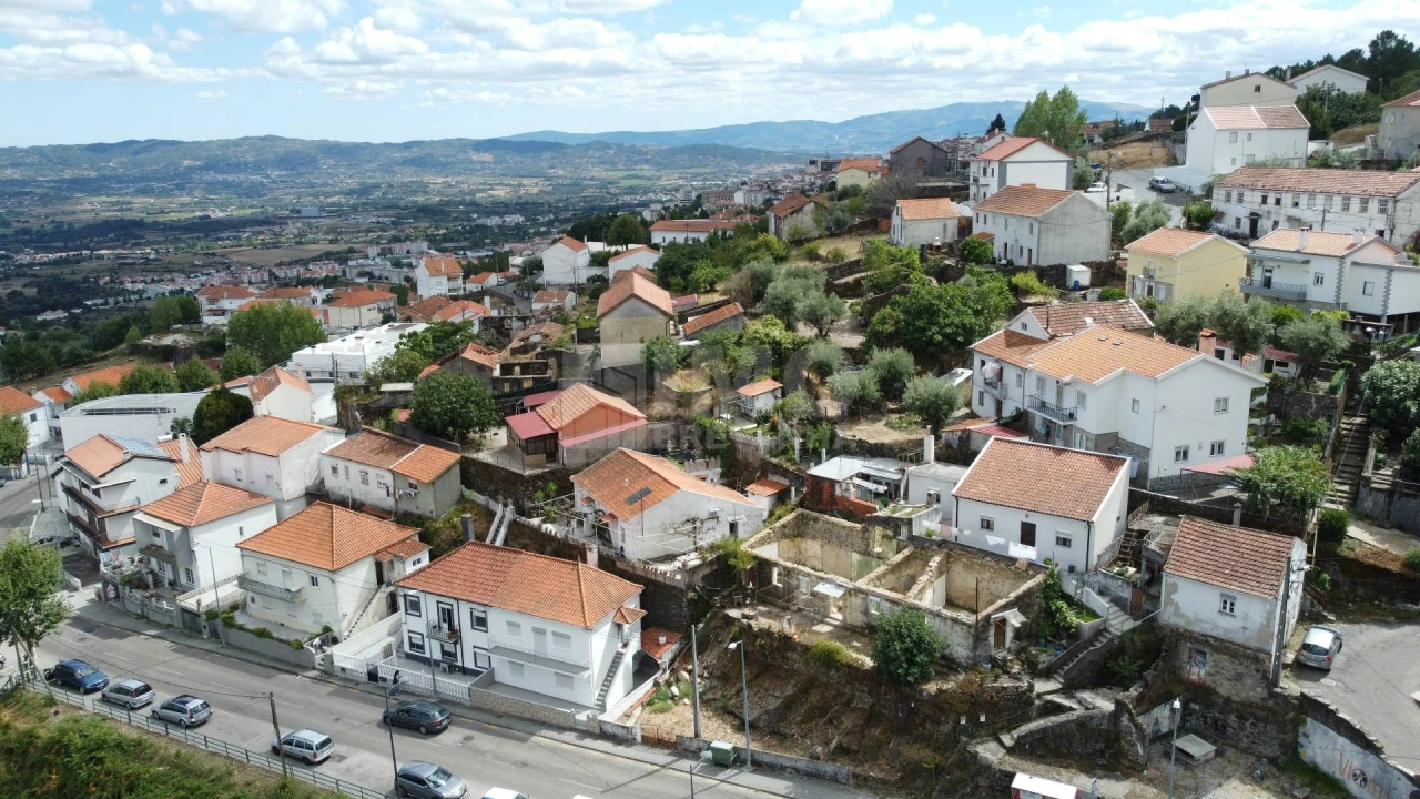 Moradia T6 para Venda em Cantar-Galo e Vila do Carvalho Foto 9