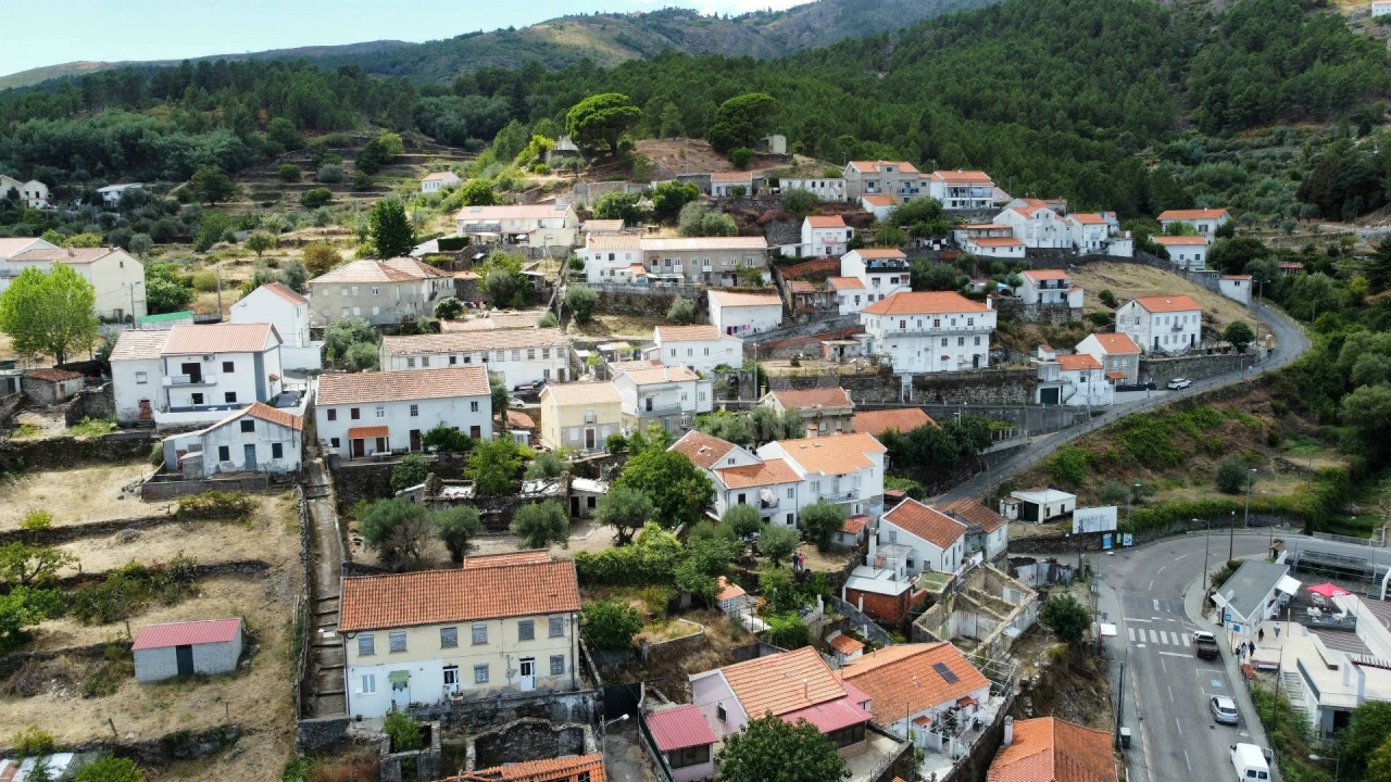 Moradia T6 para Venda em Cantar-Galo e Vila do Carvalho Foto 5