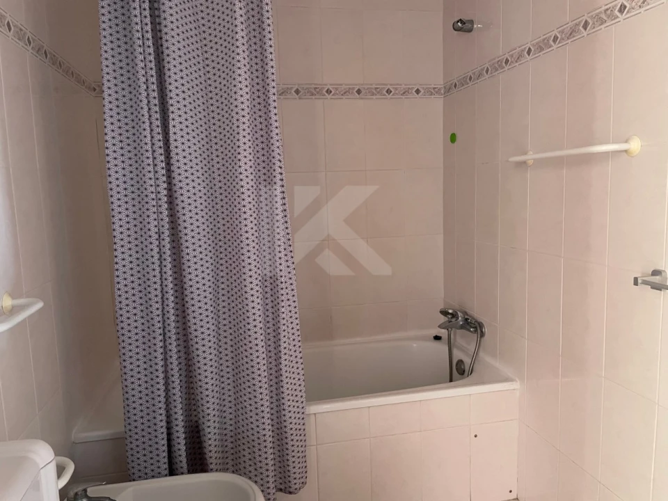 Apartamento T1 para Venda em Caniço Foto 15