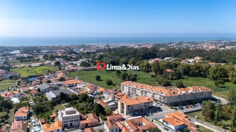 Moradia T4 para Venda em Arcozelo