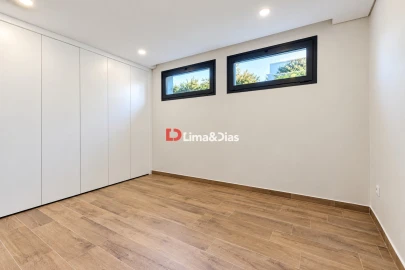 Moradia T4 para Venda em Arcozelo