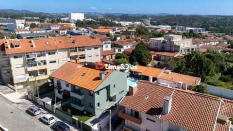 Moradia T4 para Venda em Arcozelo