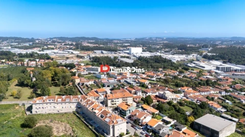 Moradia T4 para Venda em Arcozelo