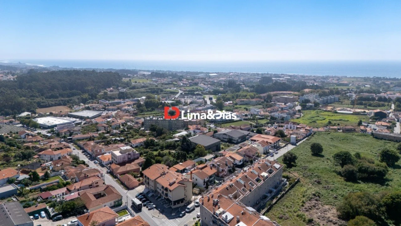 Moradia T4 para Venda em Arcozelo Foto 29