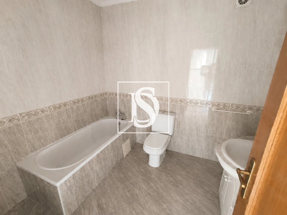 Apartamento T3 para Venda em Sé, Santa Maria e Meixedo Foto 3