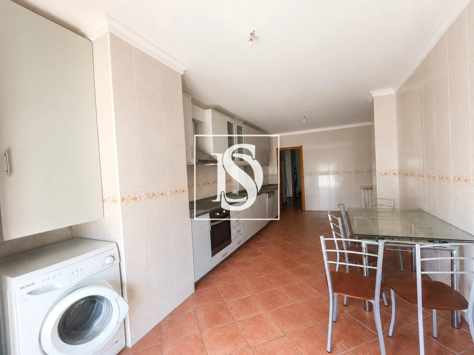 Apartamento T3 para Venda em Sé, Santa Maria e Meixedo Foto 11
