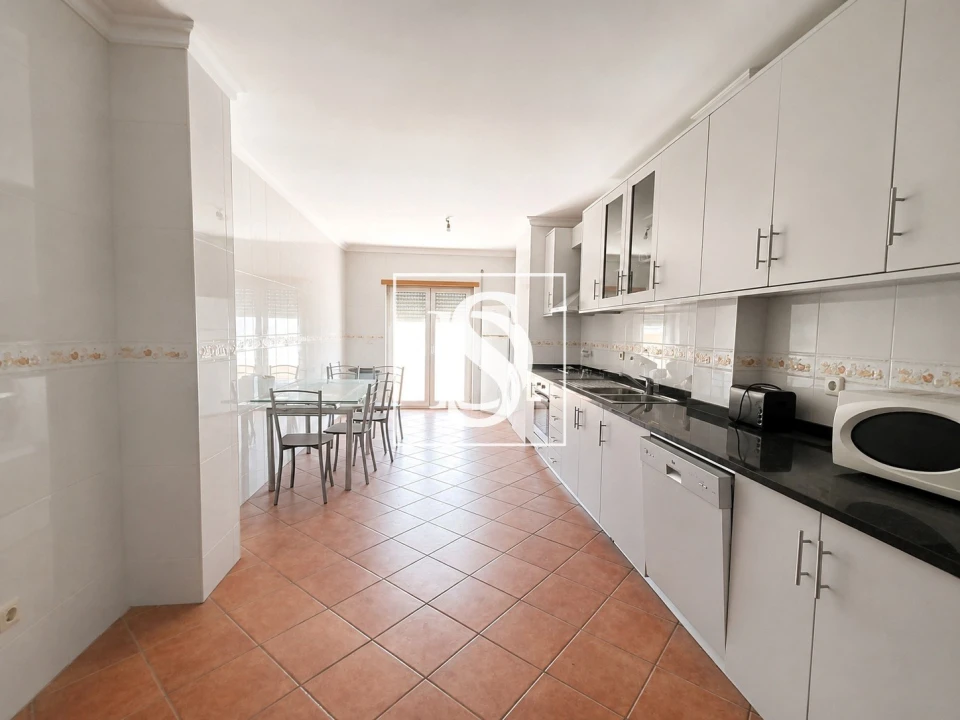 Apartamento T3 para Venda em Sé, Santa Maria e Meixedo Foto 1