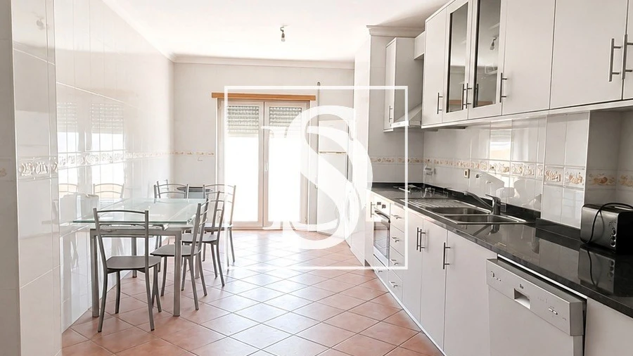 Apartamento T3 para Venda em Sé, Santa Maria e Meixedo