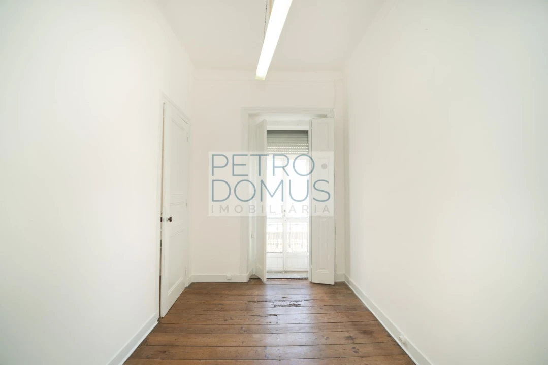 Apartamento T3 para Venda em Campolide Foto 6