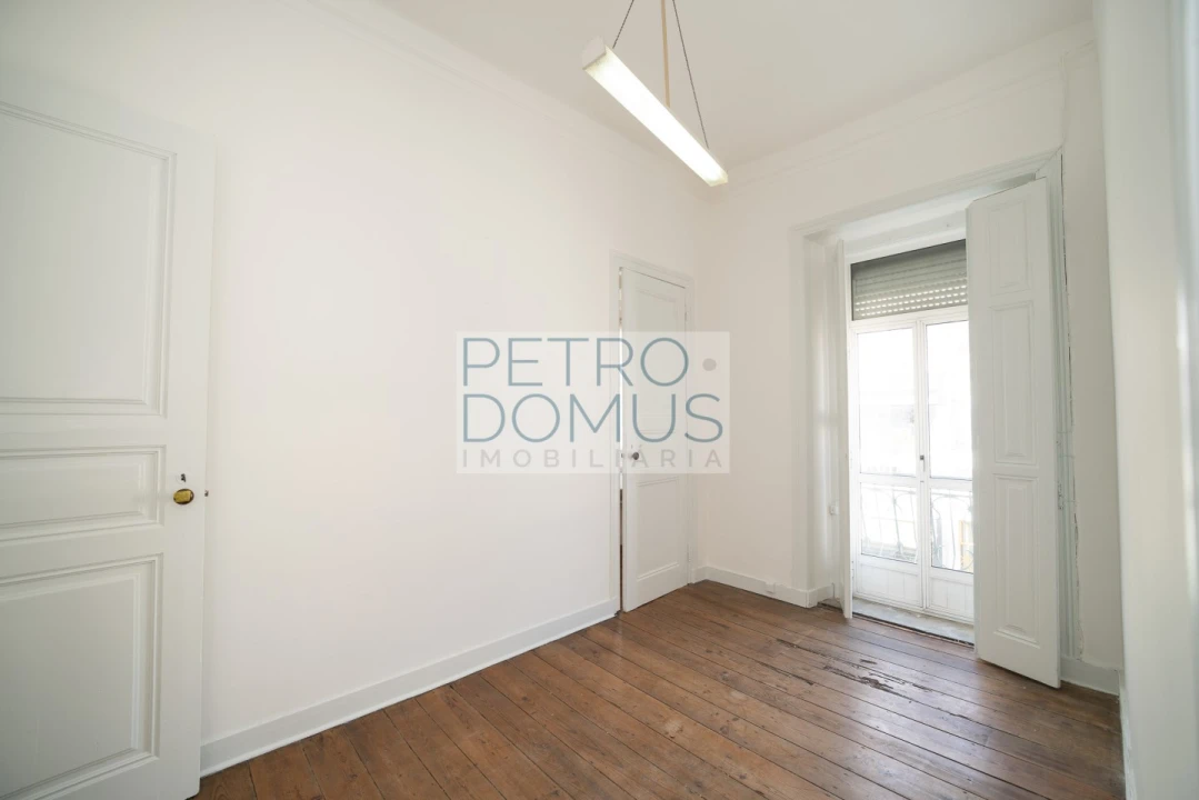 Apartamento T3 para Venda em Campolide Foto 7