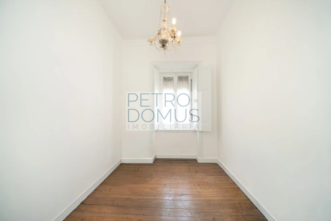 Apartamento T3 para Venda em Campolide Foto 8