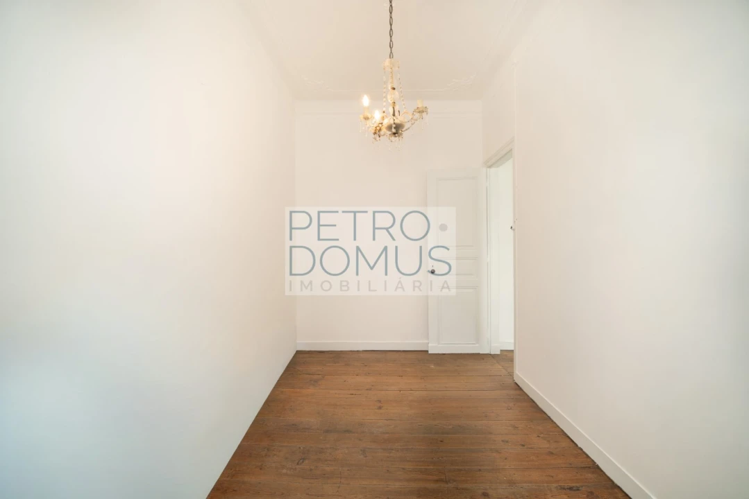 Apartamento T3 para Venda em Campolide Foto 9
