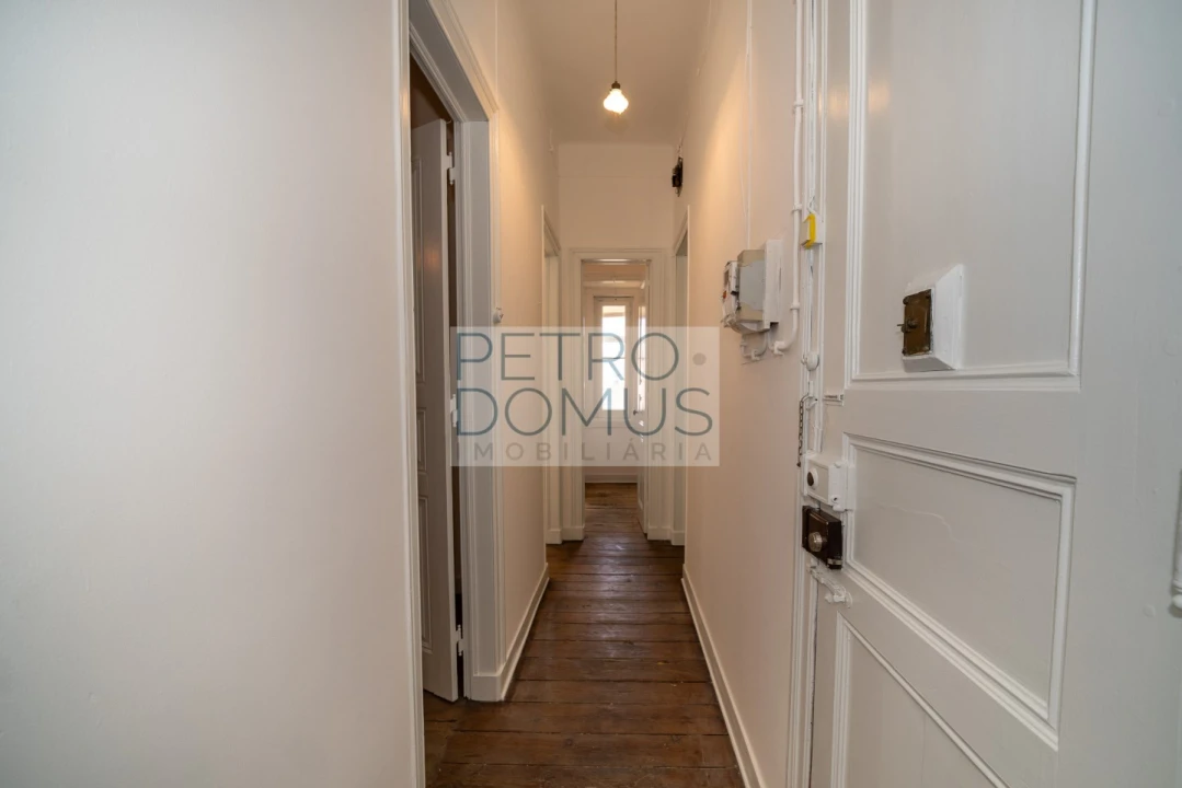 Apartamento T3 para Venda em Campolide Foto 13