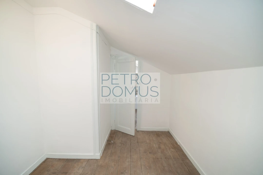 Apartamento T3 para Venda em Campolide Foto 21