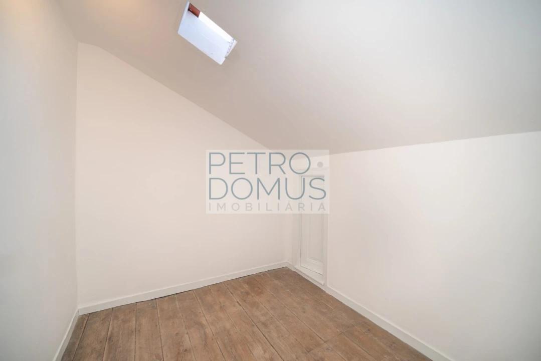 Apartamento T3 para Venda em Campolide Foto 24