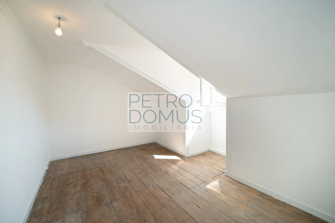Apartamento T3 para Venda em Campolide Foto 25