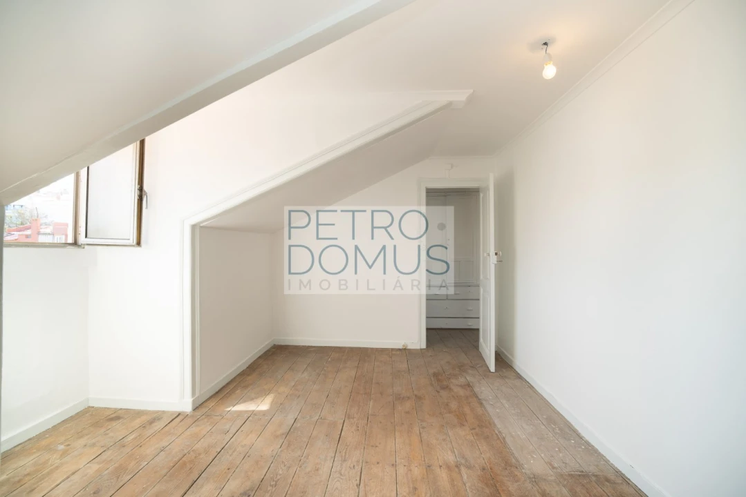 Apartamento T3 para Venda em Campolide Foto 26