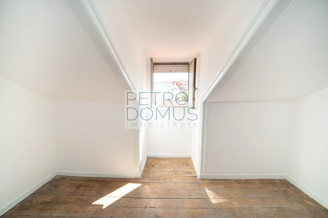 Apartamento T3 para Venda em Campolide Foto 27