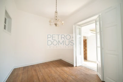 Apartamento T3 para Venda em Campolide