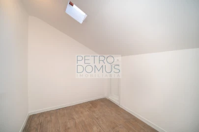 Apartamento T3 para Venda em Campolide