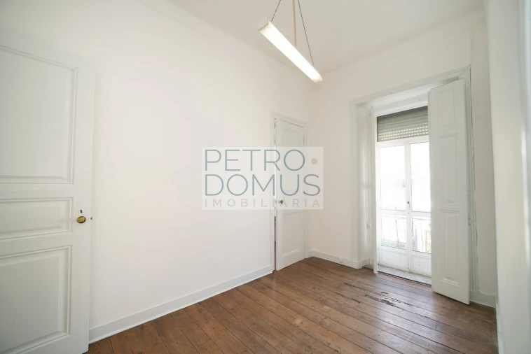 Apartamento T3 para Venda em Campolide Foto 7