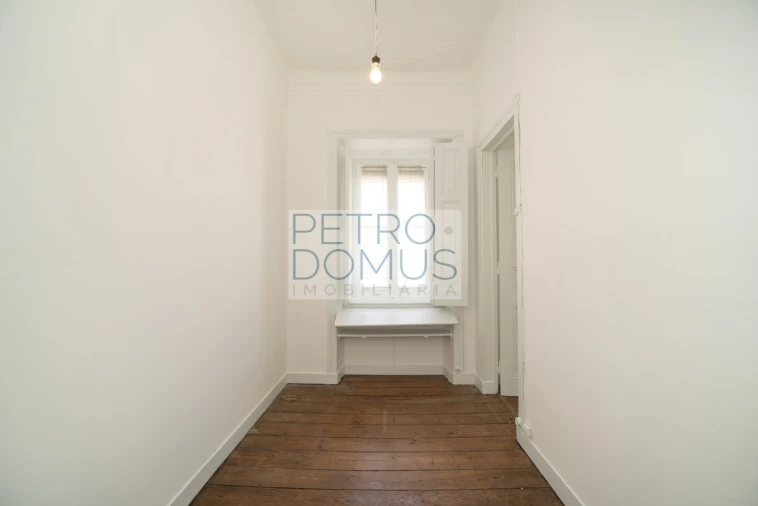 Apartamento T3 para Venda em Campolide Foto 10