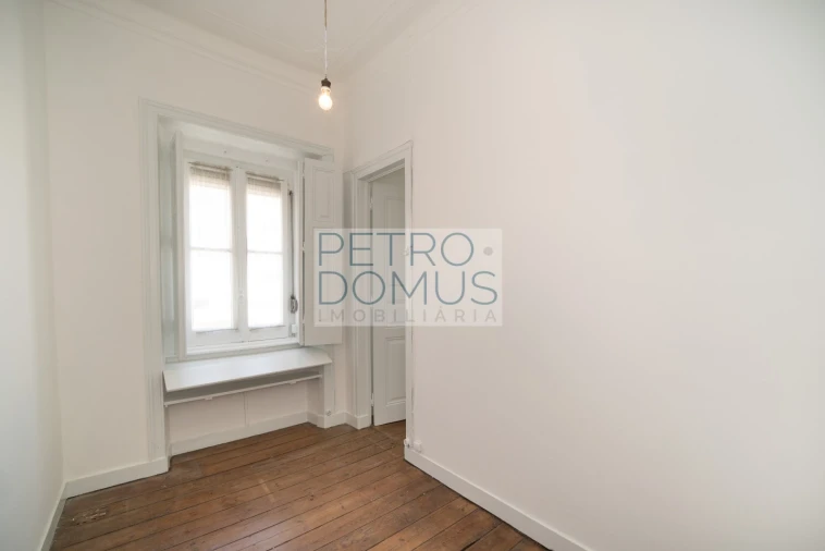 Apartamento T3 para Venda em Campolide Foto 11